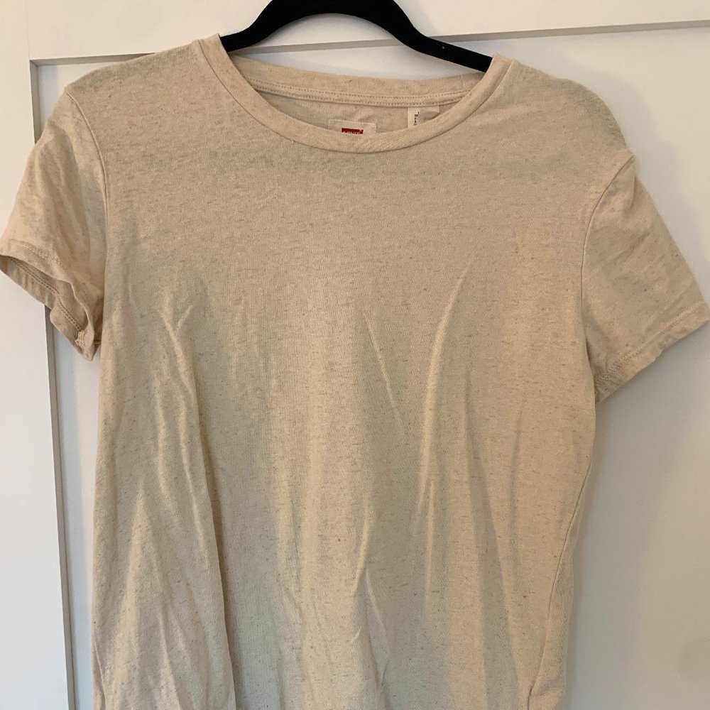 Levi's, Women's Size Small, Cream T-shirt